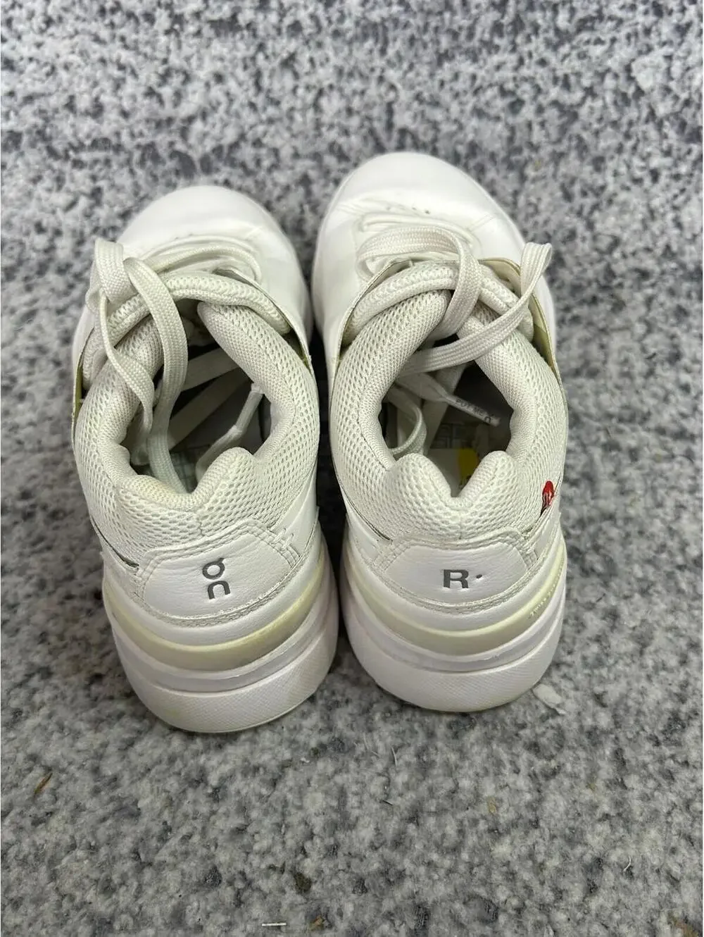 ON Running Women's The Roger Advantage Shoes White US Size 5.5